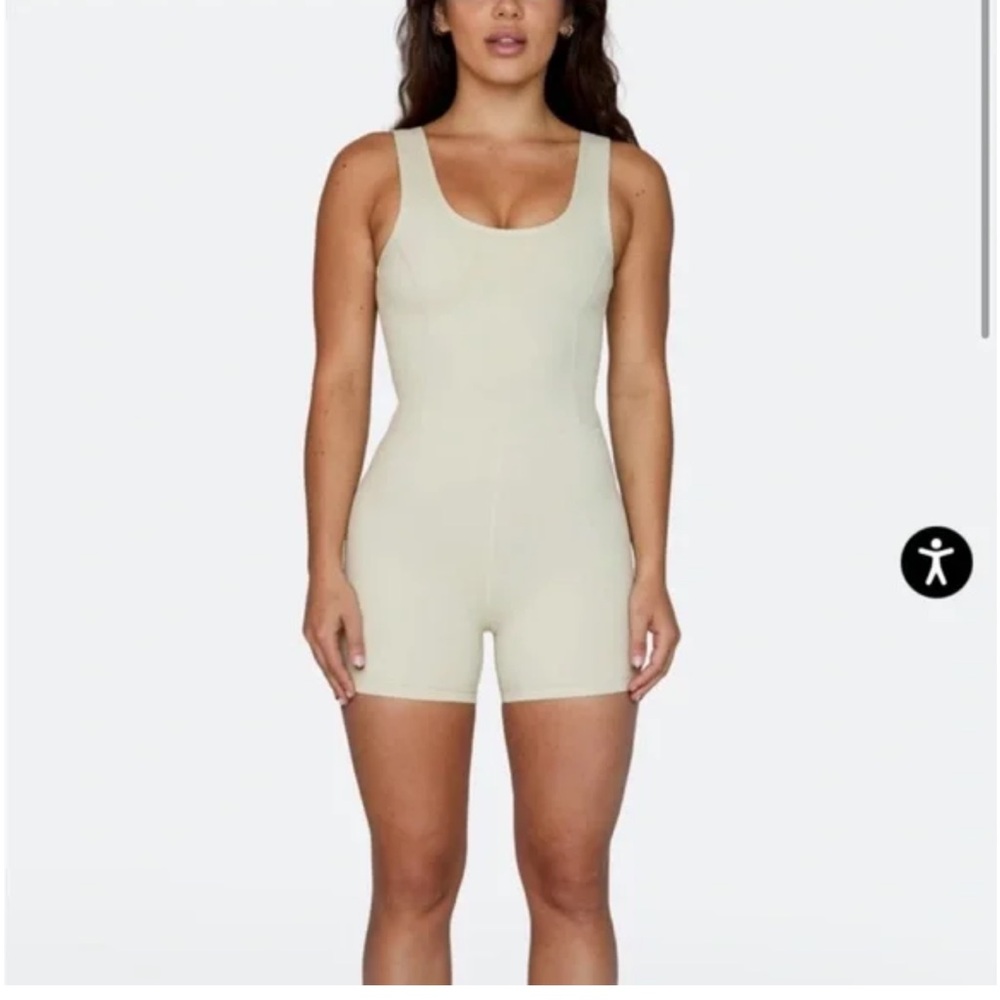 Set Active Shorty Suit in Oat Milk
